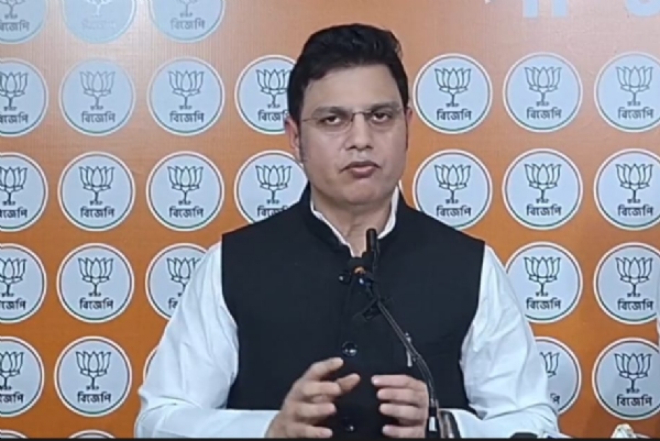 সাংবাদিক সম্মেলনে কেন্দ্রীয় কমিটির সদস্য এবং  ইনচার্জ কপিল পার্মার