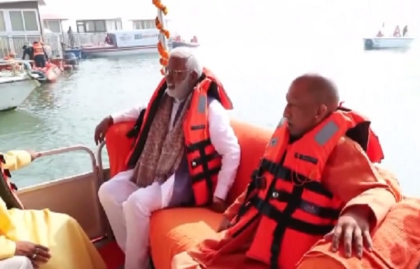 প্রয়াগের সঙ্গমে পুণ্যস্নান যোগীর, প্রস্তুতি দেখলেন মুখ্যমন্ত্রী আদিত্যনাথ