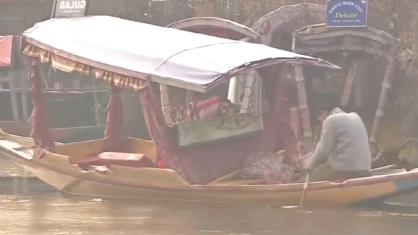 উপত্যকায় শৈত্যপ্রবাহ, জমে গেল ডাল লেকের একাংশ উপত্যকায় শৈত্যপ্রবাহ, জমে গেল ডাল লেকের একাংশ