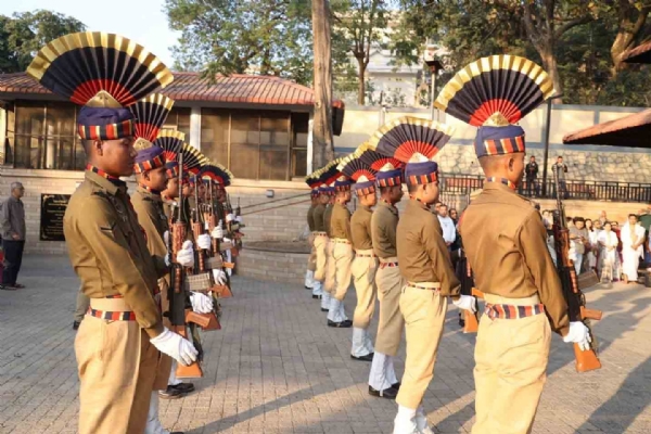 রাজ্য পুলিশের গান স্যালুট