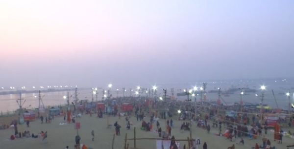 মাঘ মেলা উপলক্ষ্যে প্রয়াগের সঙ্গমে পুণ্যার্থীদের ঢল