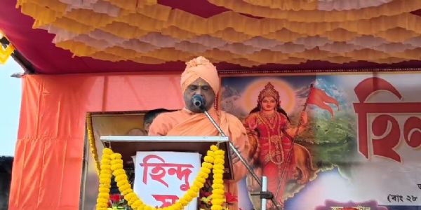 ঘাটালে হিন্দু সম্মেলন, মঞ্চ থেকে কড়া বার্তা কার্তিক মহারাজের