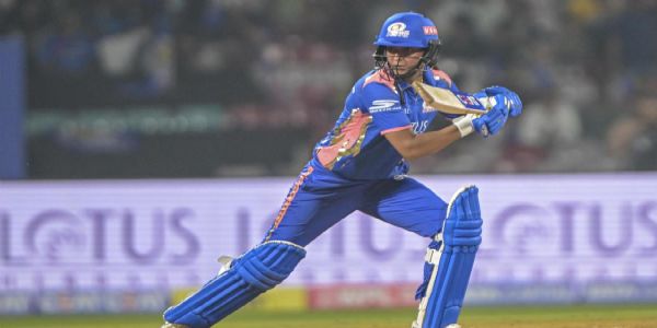 ডব্লিউপিএল ইতিহাসে হরমনপ্রীত কৌর দ্বিতীয় খেলোয়াড় হিসেবে ১০০০ রান পূর্ণ করলেন