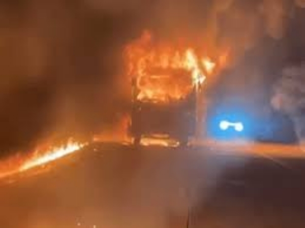 রায়সেনে চলন্ত যাত্রীবাহী বাসে আগুন, সবাই নিরাপদে উদ্ধার রায়সেনে চলন্ত যাত্রীবাহী বাসে আগুন, সবাই নিরাপদে উদ্ধার