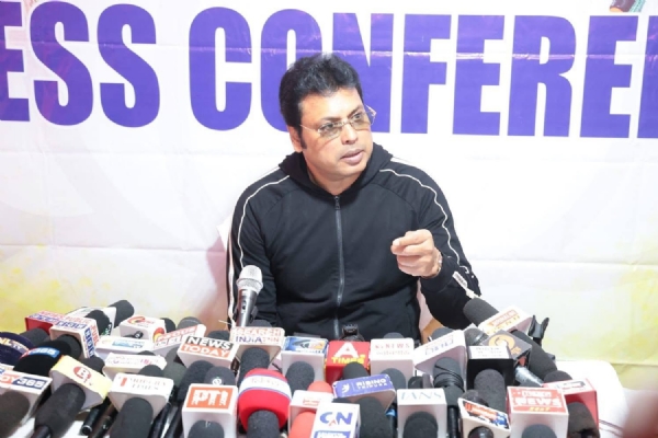 সাংবাদিক সম্মেলনে সাংসদ বিপ্লব কুমার দেব