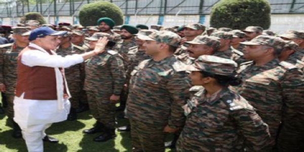 সেনানীদের প্রতি গর্ব ও শ্রদ্ধায় দেশ ঐক্যবদ্ধ : রাজনাথ সিং