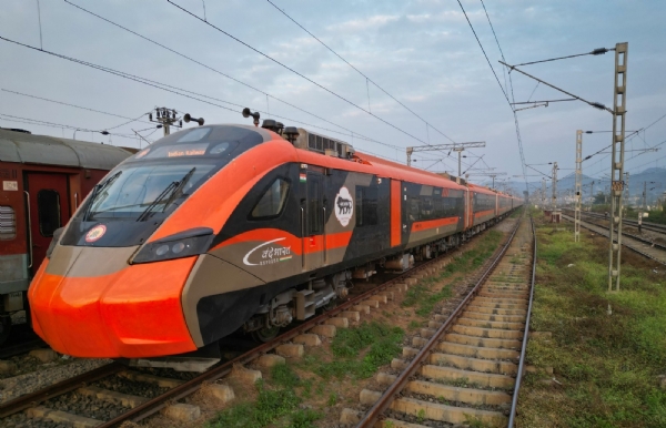 প্রধানমন্ত্রীর হাতে উদ্বোধনের জন্য প্রস্তুত কামাখ্যা-হাওড়া বন্দেভারত স্লিপার