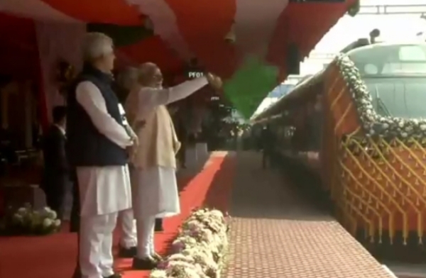 দেশের প্রথম বন্দে ভারত স্লিপার এক্সপ্রেস ট্রেনের উদ্বোধন প্রধানমন্ত্রীর