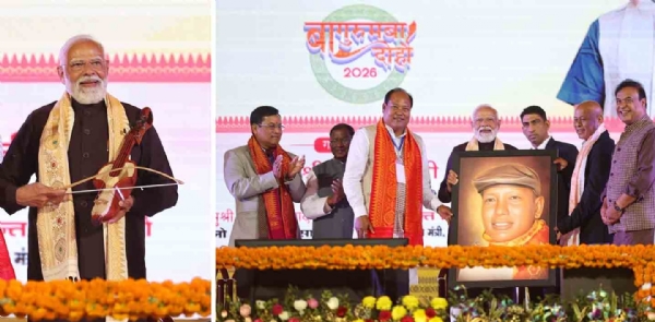 উপহারসামগ্রী নিয়ে প্রধানমন্ত্রী