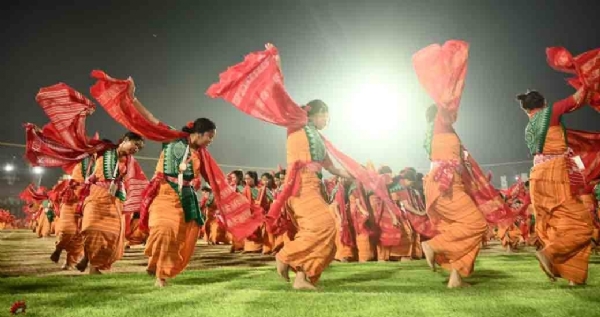 নৃত্যে মৃদু ও প্রবাহিত প্রজাপতি