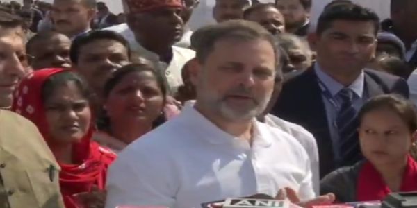 ইন্দোরের ভগীরথপুরার হাসপাতালে রাহুল, দেখা করলেন অসুস্থদের সঙ্গে