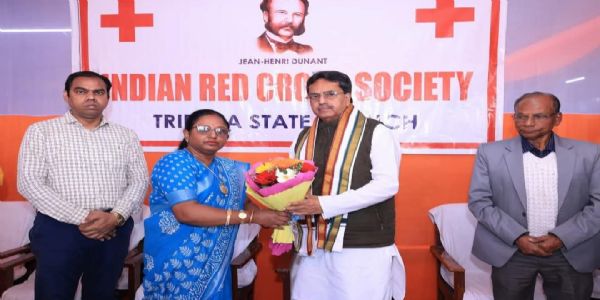 ‘গিভ অ্যান্ড টেক’ নীতিতে সমাজ গঠনের আহ্বান মুখ্যমন্ত্রী ডাঃ সাহার