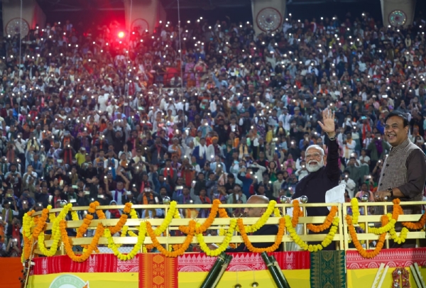 স্টেডিয়াম প্ৰদক্ষিণ প্ৰধানমন্ত্ৰীর