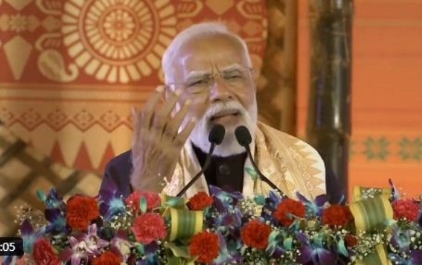 ভাষণ দিচ্ছেন প্ৰধানমন্ত্ৰী