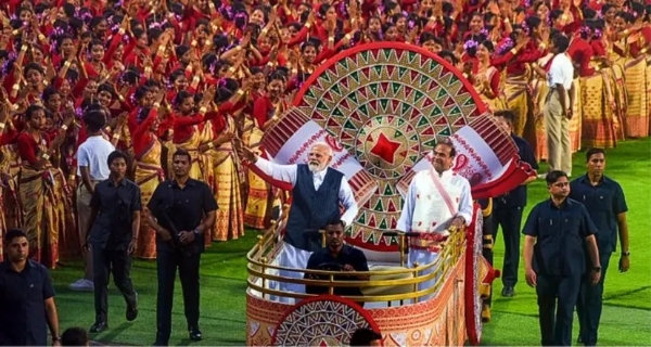 ২০২৩-এ সম্মিলিত বিহু নৃত্য উপভোগকালে প্রধানমন্ত্রী (ফাইল ফটো)