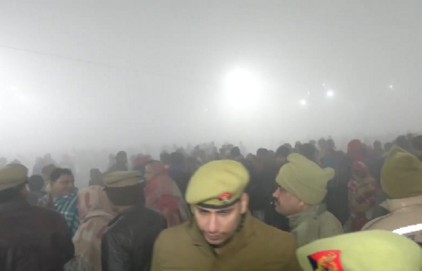 তীব্র শীতের মধ্যেই মৌনী অমাবস্যায় সঙ্গমে ভক্তদের পুণ্যস্নান