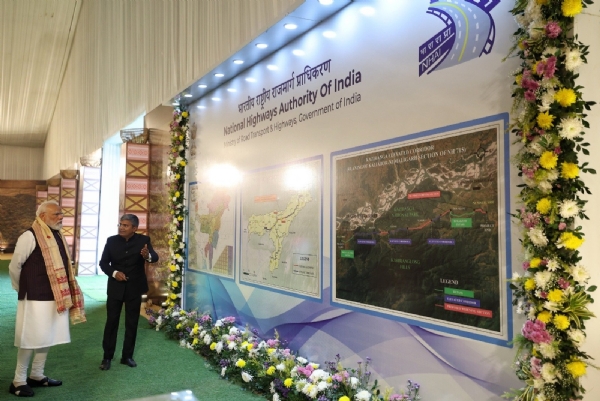 প্রধানমন্ত্রীকে কাজিরঙা এলিভেটেড করিডর প্রকল্প সম্পৰ্কে অবগত করছেন নাহাই কর্তৃপক্ষ (চিত্র এক)