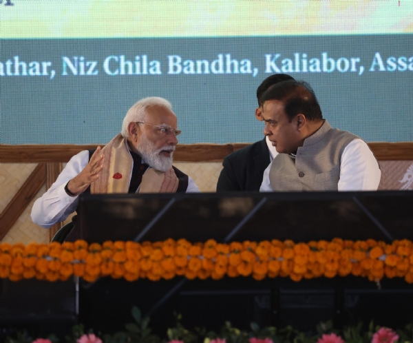 প্রধানমন্ত্রীর সঙ্গে একান্তে মুখ্যমন্ত্রী