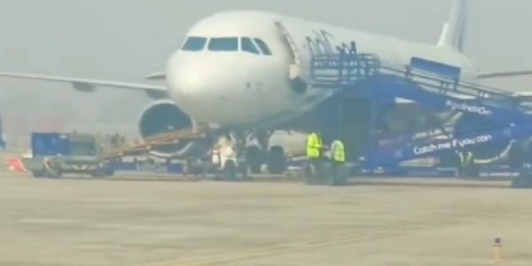 বিমানে বোমা রয়েছে, লখনউতে জরুরি অবতরণ উড়ানের