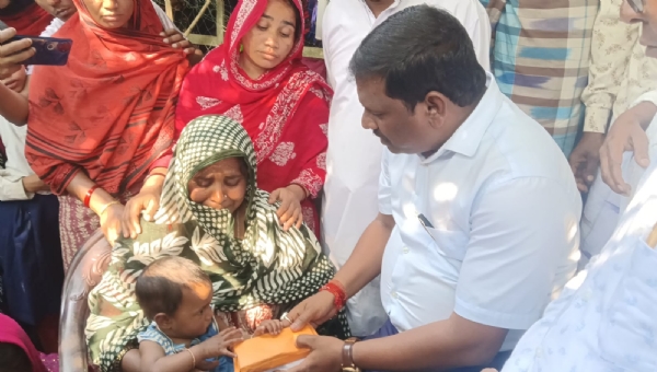 সাংসদের তরফেও আর্থিক সাহায্য