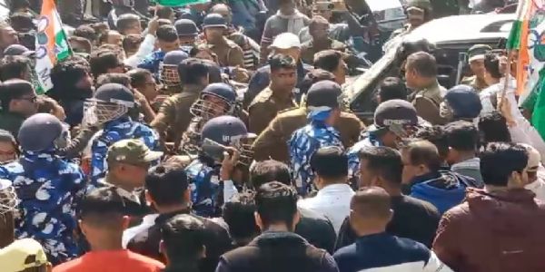 কল্যাণী মহকুমা শাসকের দফতরের বাইরে ফের উত্তেজনা, বিজেপি বিধায়ক অম্বিকা রায়কে ঘিরে বিক্ষোভ