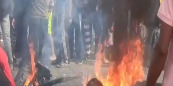 এসআইআর নিয়ে হয়রানির অভিযোগ তুলে বাসন্তীতে রাস্তা অবরোধ, স্তব্ধ যান চলাচল