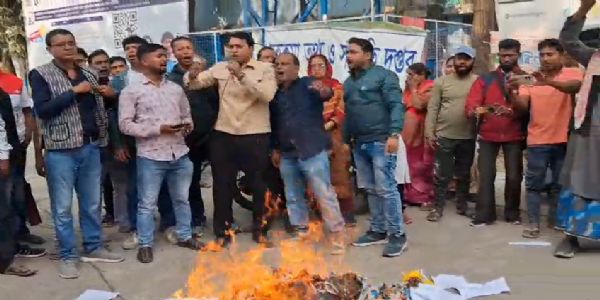 ফর্ম-৭ জমা ঘিরে লালবাগ এসডিও অফিসে ধুন্ধুমার, তৃণমূল–বিজেপি সংঘর্ষে উত্তপ্ত পরিস্থিতি