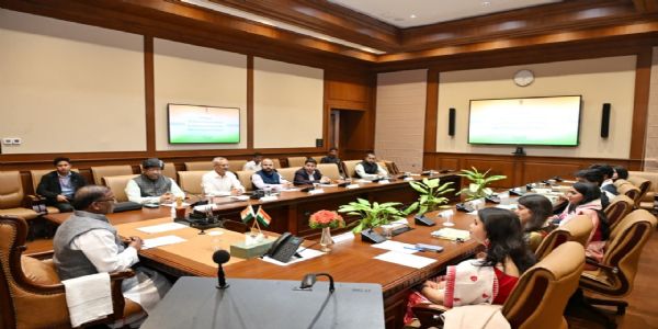 ইন্ডিয়ান ফরেন সার্ভিস-এর শিক্ষানবিশ আধিকারিকদের সঙ্গে মতবিনিময় রাজ্যপালের