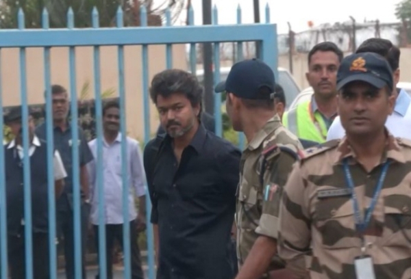 কারুরে পদপিষ্ট হয়ে মৃত্যুর ঘটনায় ফের সিবিআই-এর মুখোমুখি বিজয়