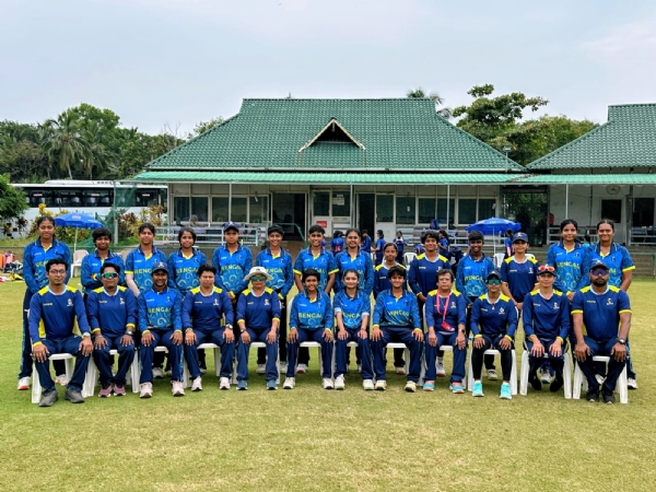 ত্রিবান্দ্রমে মহিলা অনূর্ধ্ব - ১৫ জয়ী বাংলা দল