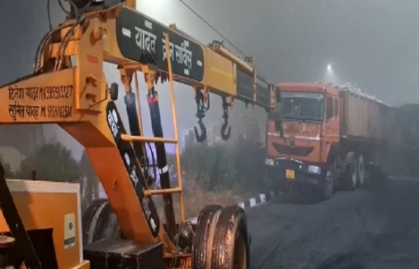 ঘন কুয়াশায় দৃশ্যমানতার অভাব, ইটাওয়ায় দুই ট্রাকের মধ্যে সংঘর্ষ