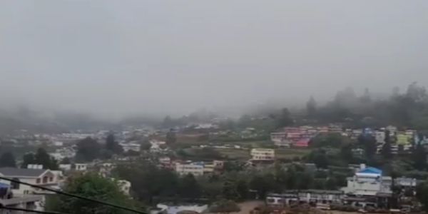 শীতের ভরা মরশুমে ভারী বৃষ্টি তামিলনাড়ুর উটি ও নীলগিরিতে