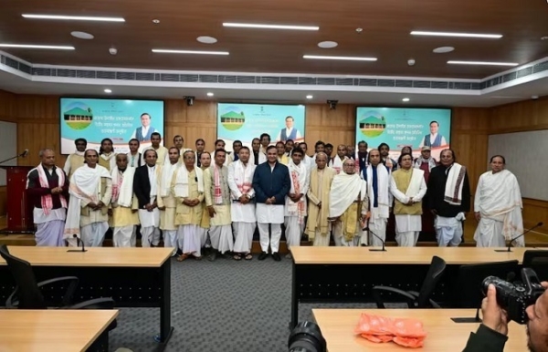 উদাসীন ভকতদের সঙ্গে মুখ্যমন্ত্রী