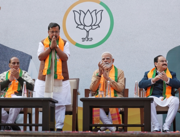 নবীন-বরণ বিজেপির, নিতিনকে মিষ্টি মুখ প্রধানমন্ত্রীর