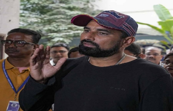 এসআইআর শুনানিতে হাজির শামি, সঙ্গে ছিলেন তাঁর ভাই এসআইআর শুনানিতে হাজির শামি, সঙ্গে ছিলেন তাঁর ভাই