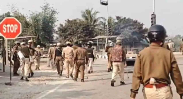 জায়গায় জায়গায় পুলিশ-আধাসেনার টহল (এক)