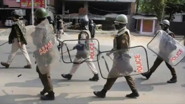 চলছে পুলিশি টহল