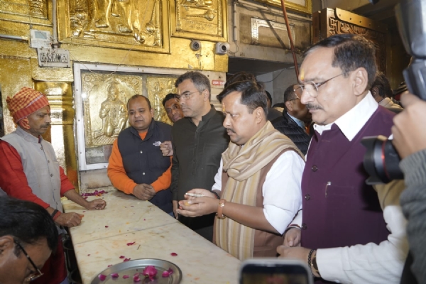 জাতীয় সভাপতির দায়িত্ব নেওয়ার আগে পূজার্চনা নিতিন নবীনের