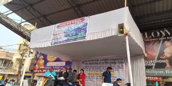 এজেন্সি প্রথা বাতিল ও বেতন কাঠামোর দাবিতে নবান্নের সামনে কারিগরি শিক্ষকদের ধর্না