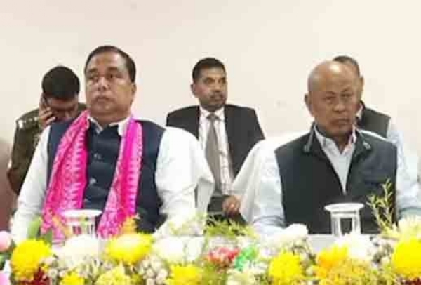 সর্বদলীয় শান্তি বৈঠকে মন্ত্রী জয়ন্তমল্ল বরুয়া ও বিটিসি-প্রধান হাগ্রামা মহিলারি সর্বদলীয় শান্তি বৈঠকে মন্ত্রী জয়ন্তমল্ল বরুয়া ও বিটিসি-প্রধান হাগ্রামা মহিলারি