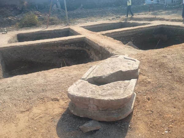 লাক্কুন্ডিতে প্রত্নতাত্ত্বিক খননের সপ্তম দিনে মিলল বিরল সবুজ নাগশিলা ও প্রাচীন অবশেষ