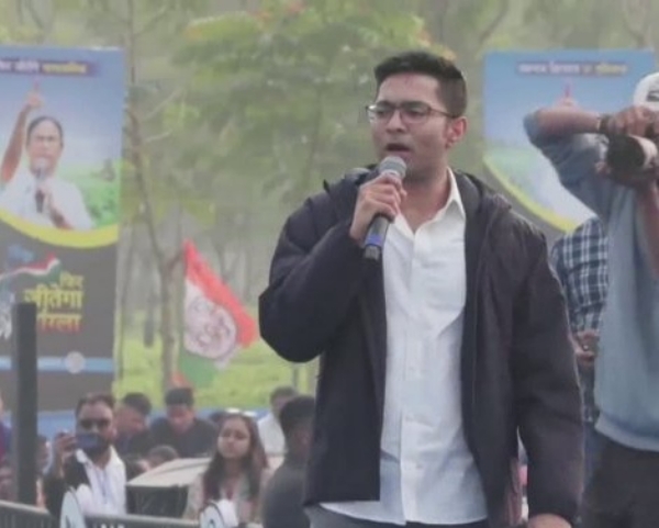 বিজেপিকে সাপের সঙ্গে তুলনা অভিষেকের