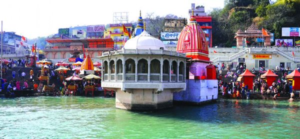 মাঘ পূর্ণিমায় হরিদ্বারে গঙ্গার ঘাটে পূণ্যার্থীদের ঢল