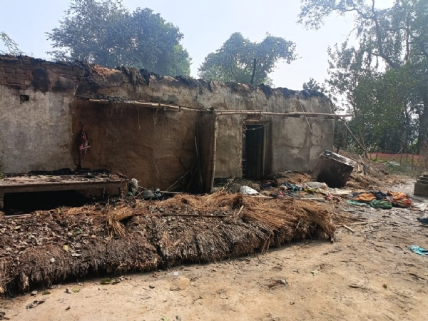 বিধ্বংসী আগুনে পুড়ে ভস্মীভূত হল একটি বাড়ি