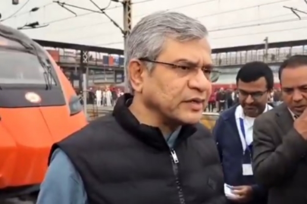 দেশের প্রথম বন্দে ভারত স্লিপার ট্রেন পরিদর্শন রেলমন্ত্রীর