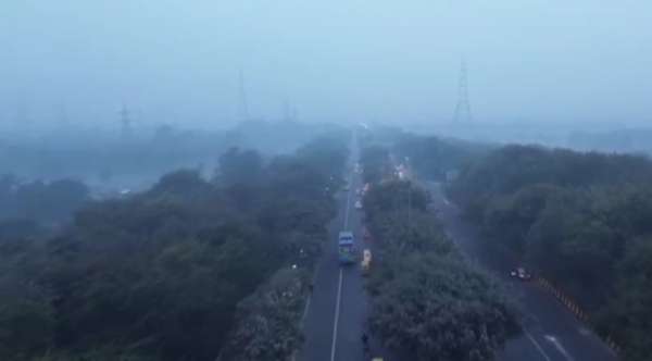 জমজমাট ঠান্ডা দিল্লিতে, শীতে কাঁপছে জাতীয় রাজধানী