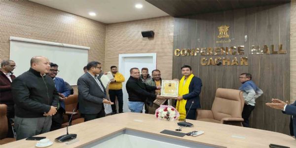 আবেগঘন বিদায় সংবর্ধনা কাছাড়ের জেলাশাসক মৃদুল যাদবকে