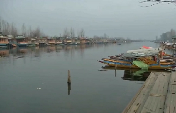 জমজমাট ঠান্ডা জম্মু ও কাশ্মীরে, পার্বত্য অঞ্চলে তুষারপাত