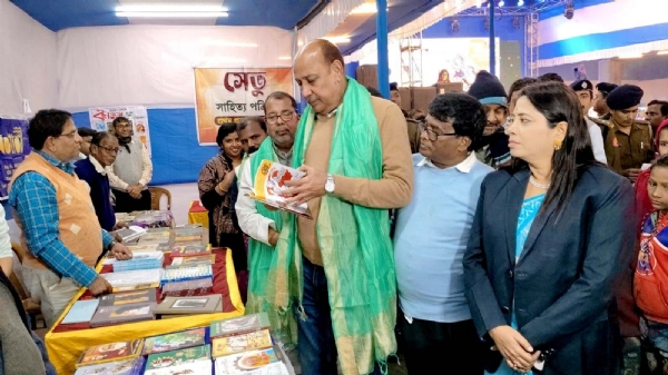 উলুবেড়িয়া বইমেলার সূচনায় পূর্তমন্ত্রী পুলক রায়