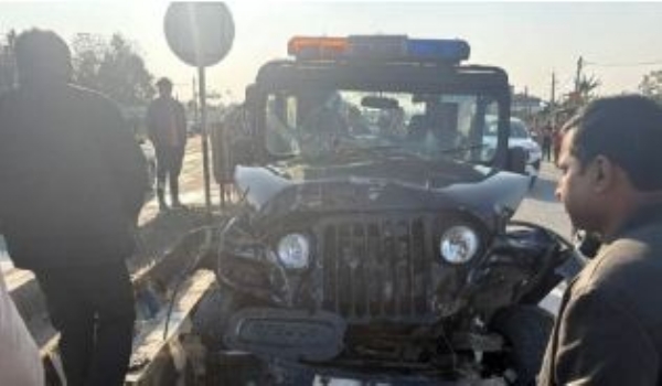 দুর্ঘটনাগ্রস্ত কেন্দ্রীয় মন্ত্রী সনোয়ালের কনভয়ের একটি এসকর্ট গাড়ি